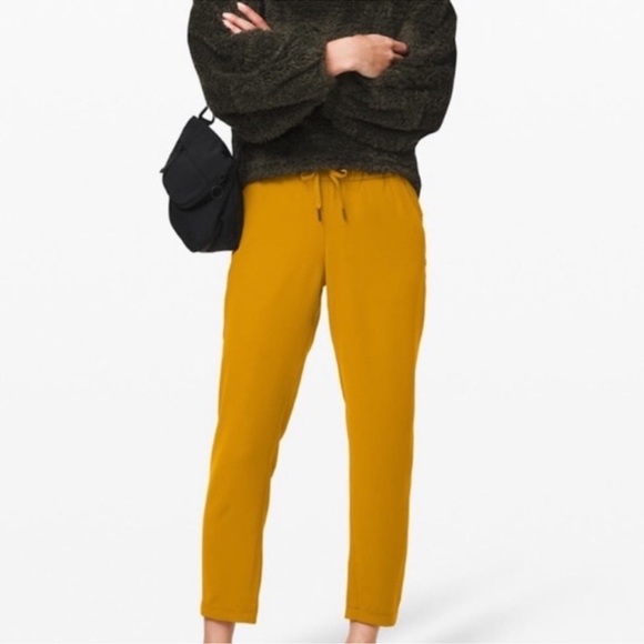 Lululemon Athletica Lululemon On the Fly 7/8 Pant  Relaxed Fit  Sz 6 like new - Picture 1 of 6